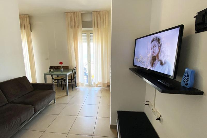 수피리어 스튜디오, Residence Roxy
