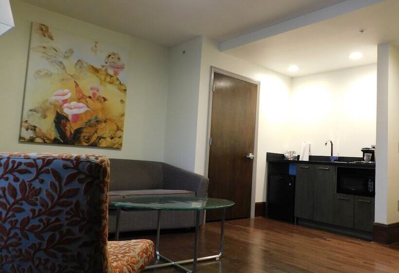 Люкс Кровать Кинг, The Tudor Arms Hotel Cleveland   A Doubletree By Hilton