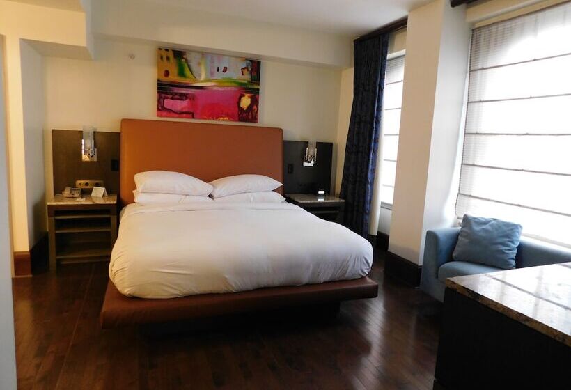 Стандартный Номер Кровать Кинг, The Tudor Arms Hotel Cleveland   A Doubletree By Hilton