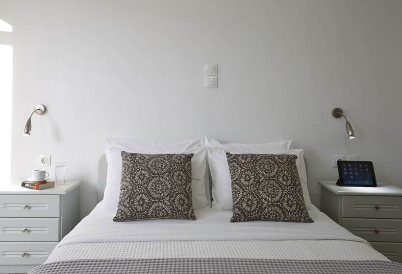 اتاق اکونومی, Milos Villas