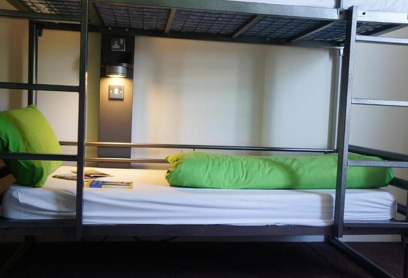 Quarto Quádruplo Estandar, Yha Conwy