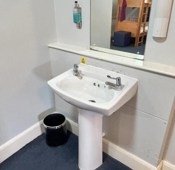 اتاق استاندارد چهارنفره با سرویس بهداشتی مشترک, Yha Whitby