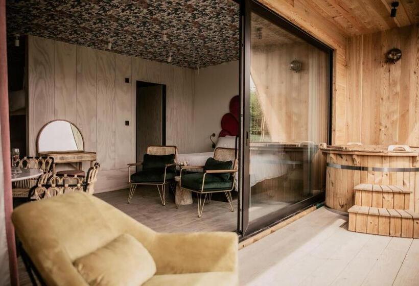 Семейный Номер, Newton Hall