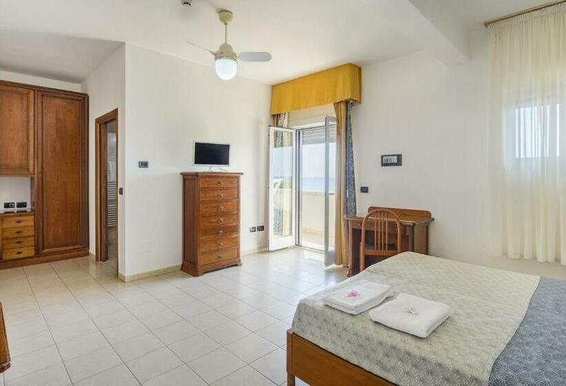 Номер Стандарт, Dei Bizantini & Villaggio Campo Dei Messapi