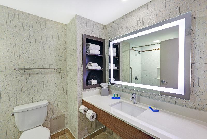 带大床的标准间, Holiday Inn Express & Suites   Woodstock, On Canada