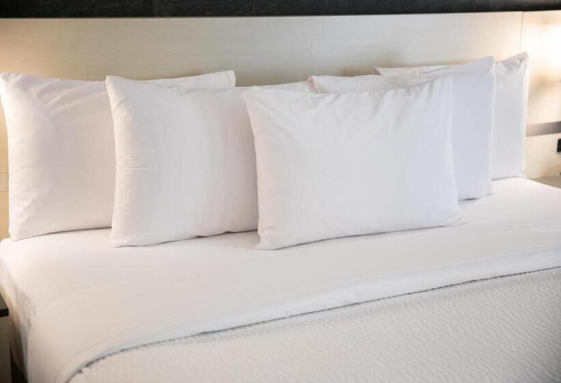 Люкс Кровать Кинг, Days Inn By Wyndham Thunder Bay North