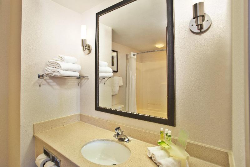 Люкс Кровать Кинг, Holiday Inn Express Hotel And Suites Harrington   Dover Area, An Ihg