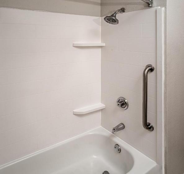 스탠다드 룸 킹사이즈 침대, Holiday Inn Express And Suites Pikeville, An Ihg