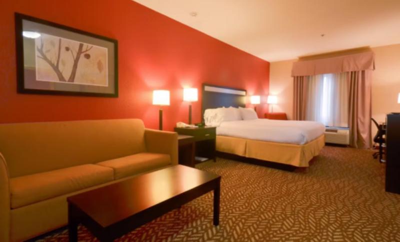 Люкс Кровать Кинг, Holiday Inn Express & Suites Pine Bluff/pines Mall, An Ihg