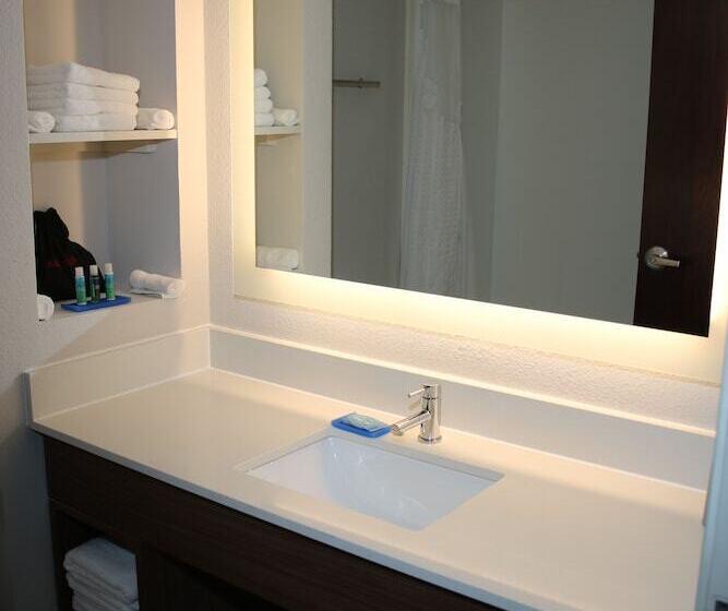 스위트, Holiday Inn Express, An Ihg