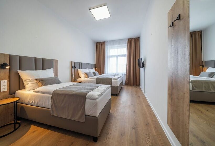 Quarto Triplo Estandar, Leon