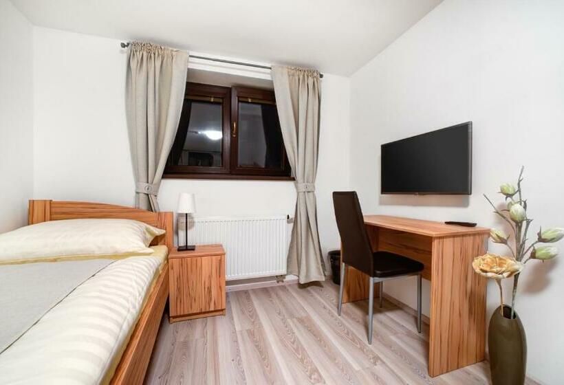 Quarto Estandar, Penzion Královská Cesta