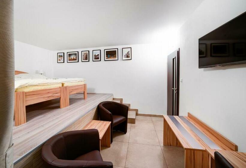 Quarto Estandar, Penzion Královská Cesta