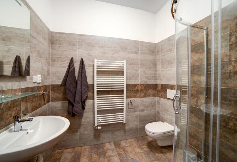 Quarto Estandar, Penzion Královská Cesta