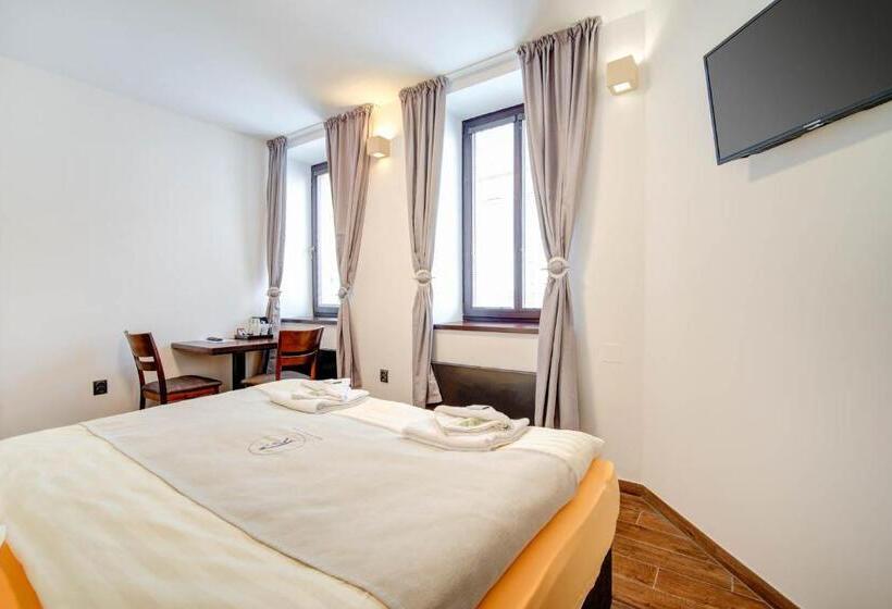 Quarto Estandar, Penzion Královská Cesta