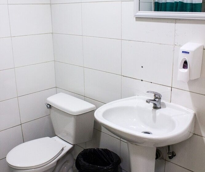 带共用浴室的标准房间, Hostal Forestal