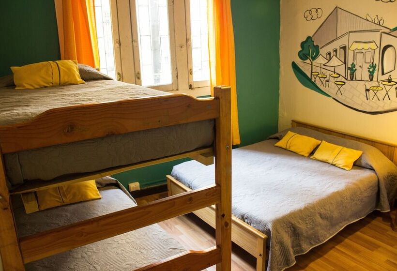 标准三人间, Hostal Forestal