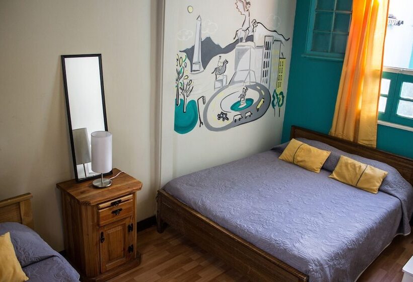 标准三人间共用浴室, Hostal Forestal