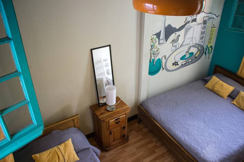 标准三人间共用浴室, Hostal Forestal