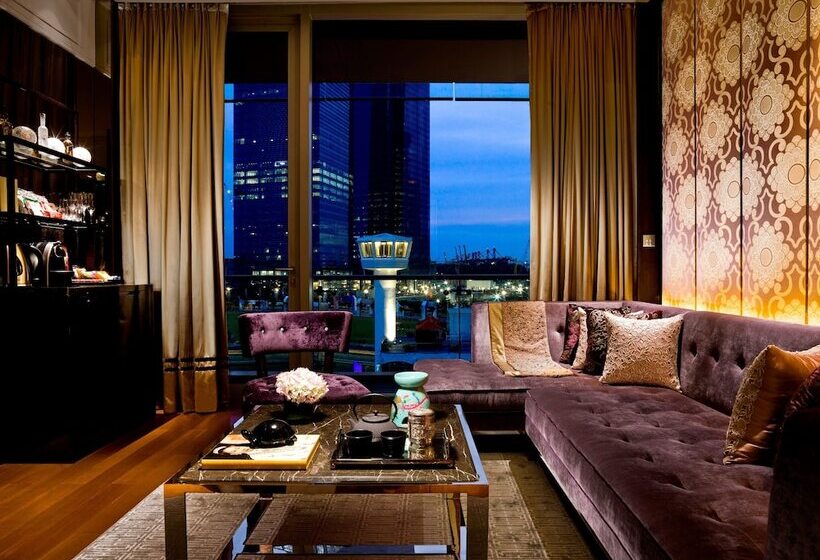 سوئیت تم دار, The Fullerton Bay Hotel Singapore