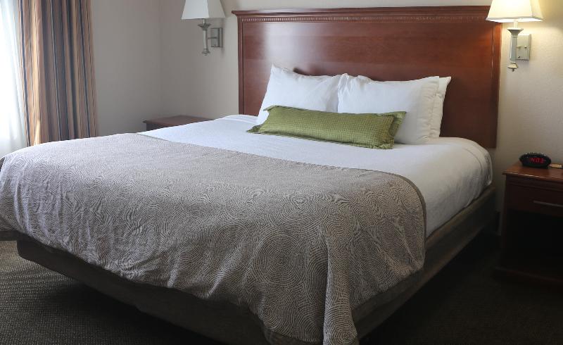 带大床的套房, Candlewood Suites Fredericksburg, An Ihg