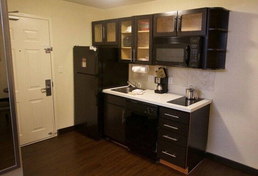 스탠다드 스튜디오, Candlewood Suites West Little Rock, An Ihg