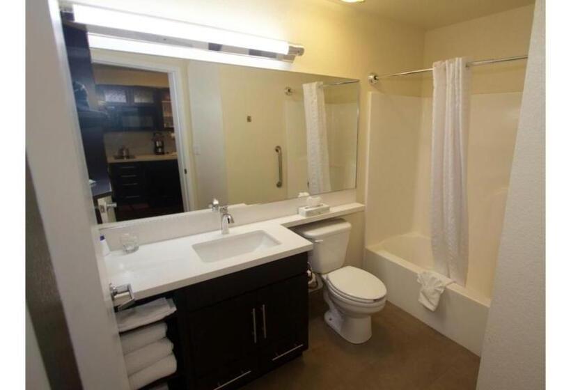 스탠다드 스튜디오 킹침대, Candlewood Suites West Little Rock, An Ihg