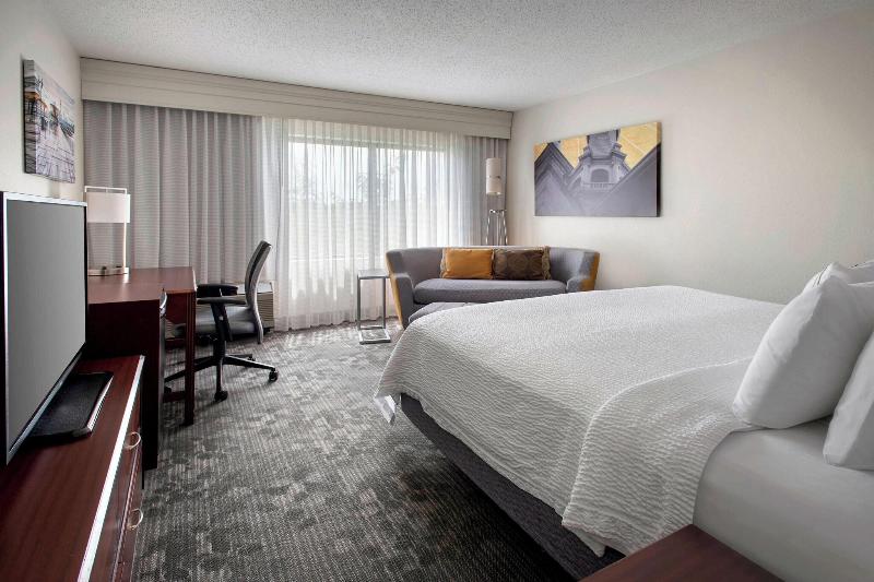 מיטת קינג בסוויטה, Courtyard By Marriott Princeton