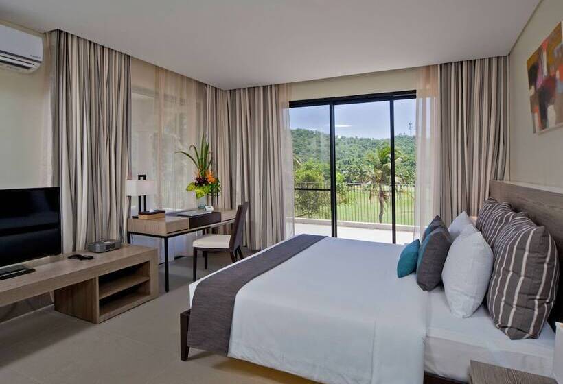 Люкс, Fairways And Bluewater Boracay