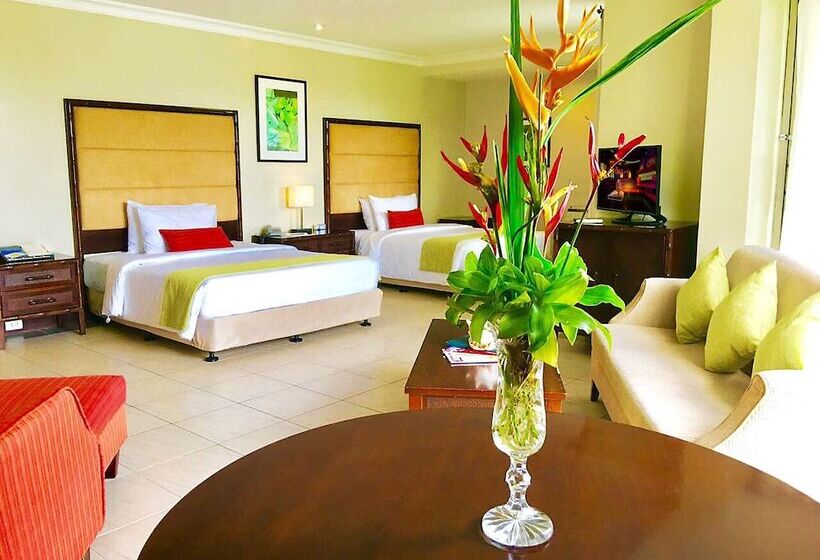 Люкс, Fairways And Bluewater Boracay