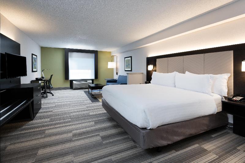 Люкс Кровать Кинг, Holiday Inn Express & Suites Florence I 95 & I 20 Civic Ctr, An Ihg