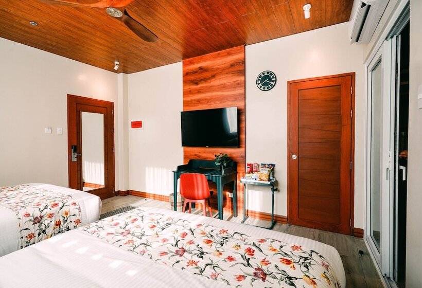 اتاق پرمیوم, Kimberly Tagaytay