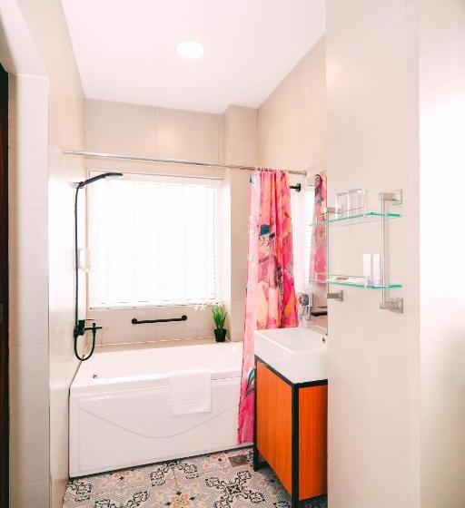 اتاق استاندارد با تخت بزرگ, Kimberly Tagaytay