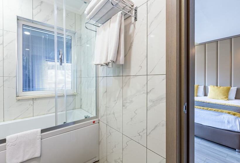 اتاق لوکس با تراس, Seraglio Hotel & Suites
