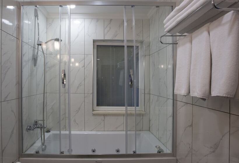 اتاق لوکس با تراس, Seraglio Hotel & Suites