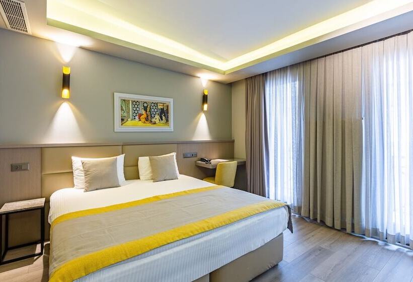 اتاق سوپریور سه تخته, Seraglio Hotel & Suites