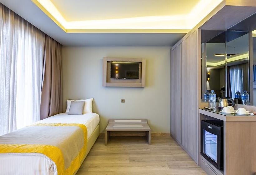 اتاق سوپریور سه تخته, Seraglio Hotel & Suites