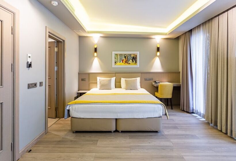 اتاق سوپریور سه تخته, Seraglio Hotel & Suites