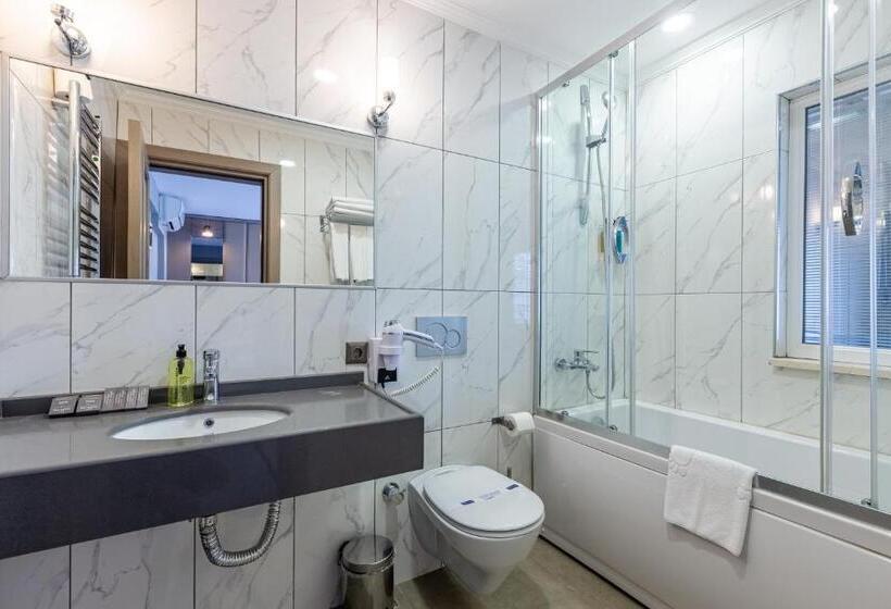 اتاق لوکس با تراس, Seraglio Hotel & Suites