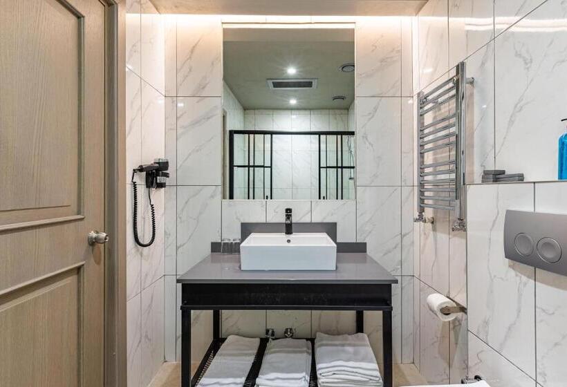 اتاق سوپریور سه تخته, Seraglio Hotel & Suites