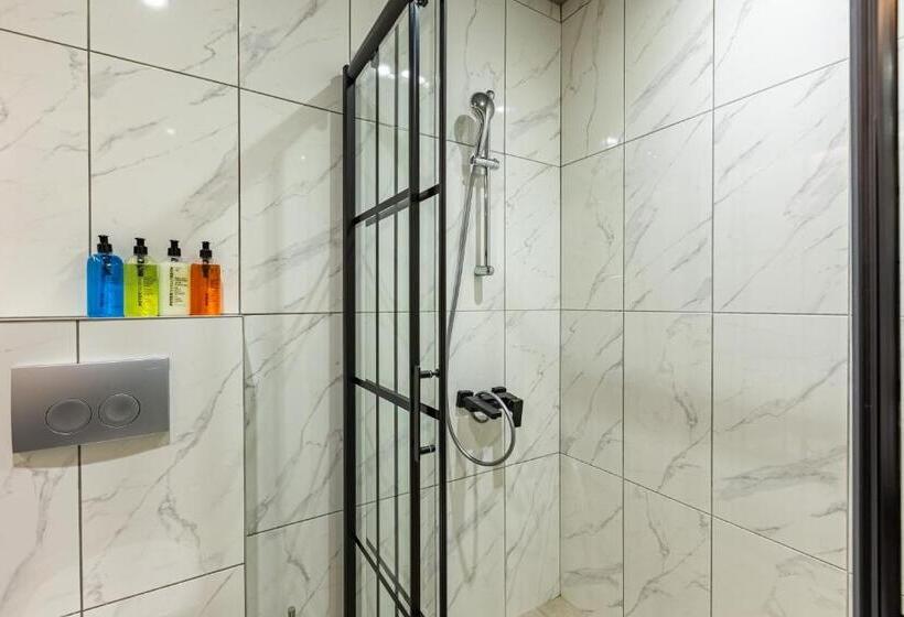 اتاق سوپریور سه تخته, Seraglio Hotel & Suites