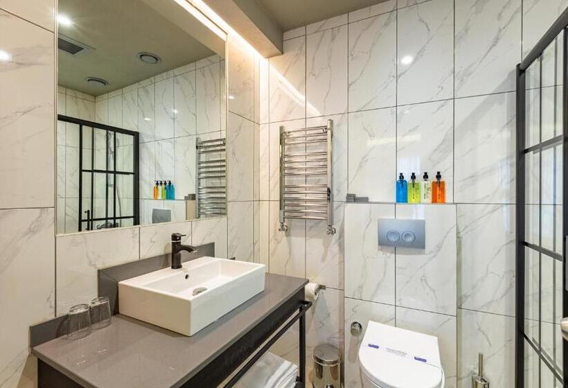 اتاق سوپریور سه تخته, Seraglio Hotel & Suites