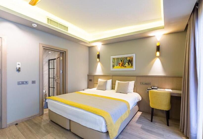 اتاق سوپریور سه تخته, Seraglio Hotel & Suites