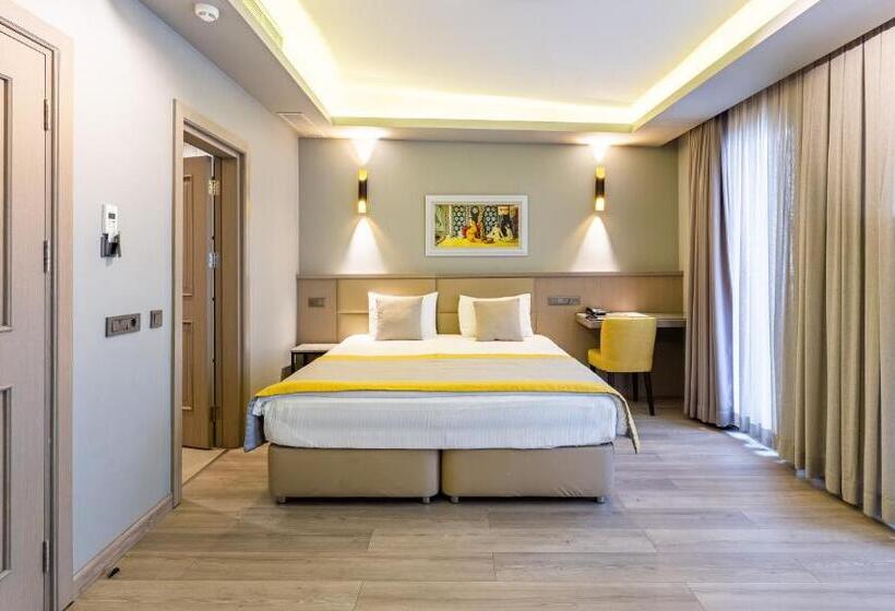 اتاق سوپریور سه تخته, Seraglio Hotel & Suites