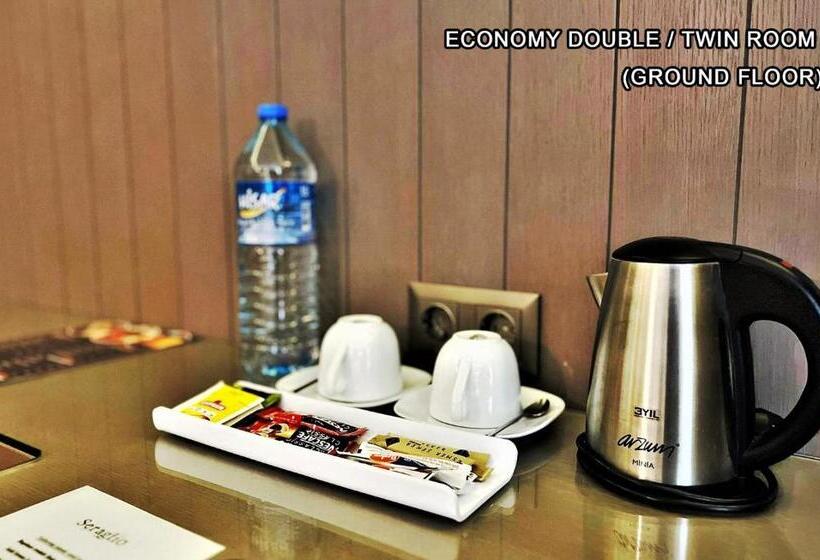 اتاق اکونومی, Seraglio Hotel & Suites