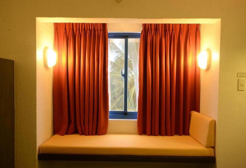Номер Стандарт Вид на Сад, Microtel By Wyndham Puerto Princesa