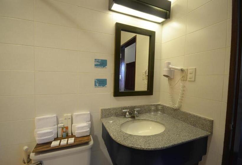Номер Стандарт Вид на Сад, Microtel By Wyndham Puerto Princesa
