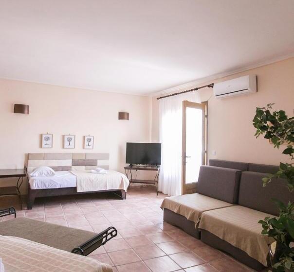 Семейный Номер, Ammon Garden Hotel