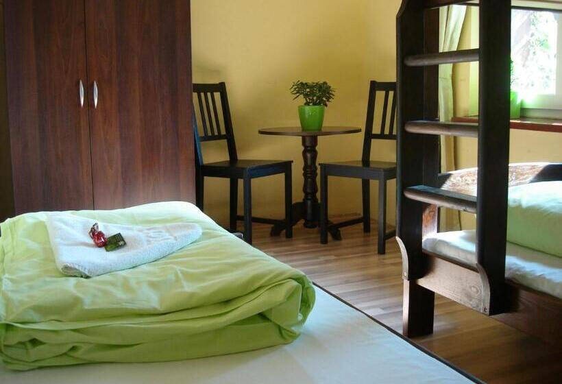 Номер Стандарт Трехместный, Green Hostel Wrocław Przy Zoo