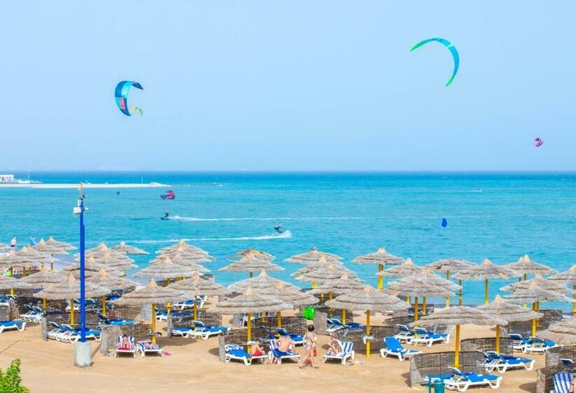 سوییت جونیور با چشم‌انداز استخر, Titanic Beach   Families And Couples Only